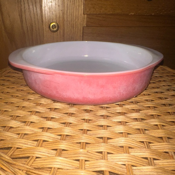 Flamingo Pink Pyrex Round Baking Dish - Picture 1 of 8